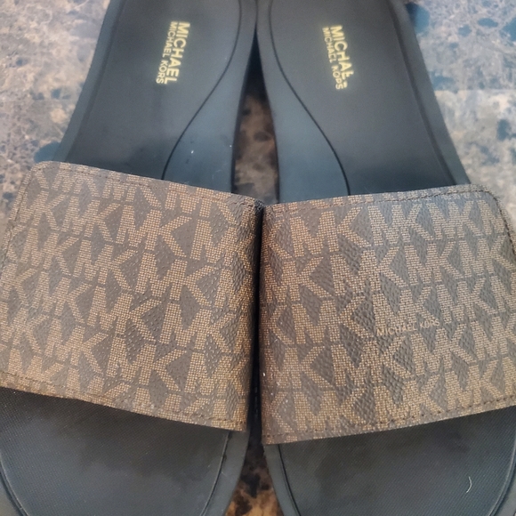 Michael Kors Slides - Picture 2 of 5